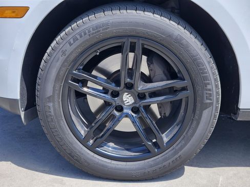 Used 2018 Porsche Macan image 14