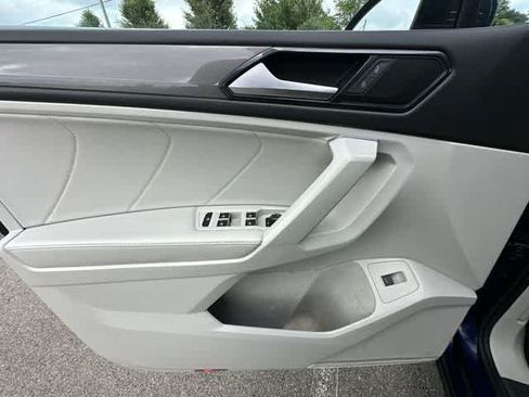Used 2022 Volkswagen Tiguan SE AWD/4WD image 17