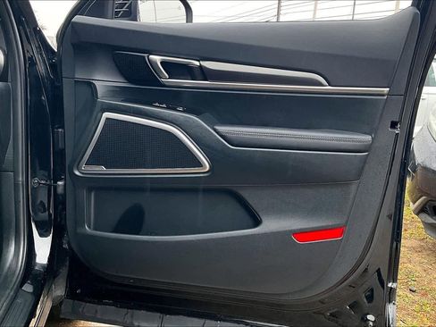 Used 2025 Kia Telluride LX image 20