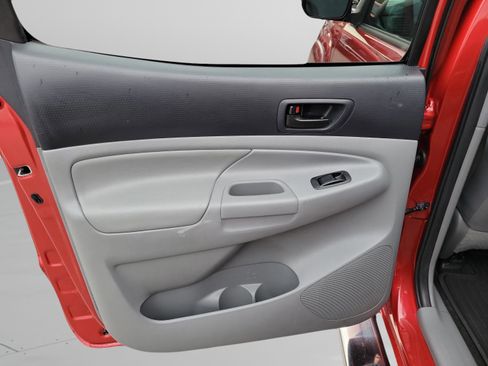 Used 2015 Toyota Tacoma PreRunner image 26