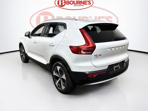 Used 2024 Volvo XC40 B5 Core w/ Climate Package AWD/4WD image 9