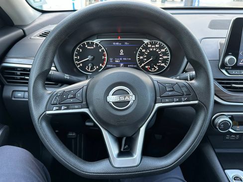 Used 2024 Nissan Altima 2.5 SV FWD image 9