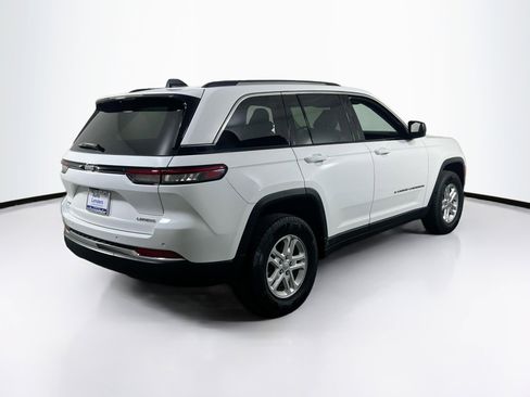 Used 2023 Jeep Grand Cherokee Laredo w/ Luxury Tech Group I AWD/4WD image 5