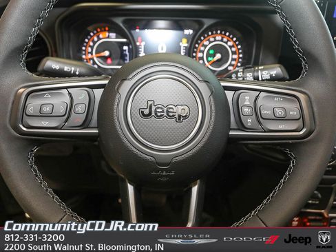 New 2026 Jeep Wrangler Unlimited Rubicon w/ Technology Group AWD/4WD image 14