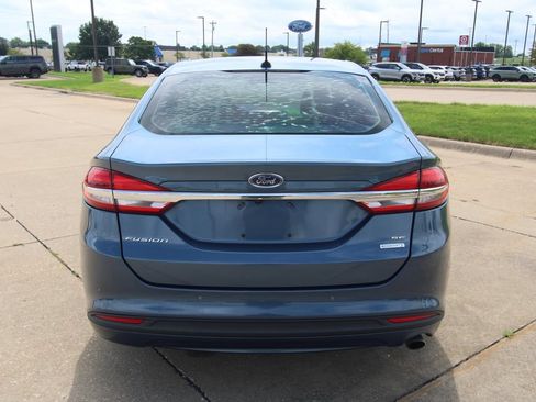 Used 2018 Ford Fusion SE w/ Fusion SE Technology Package FWD image 13