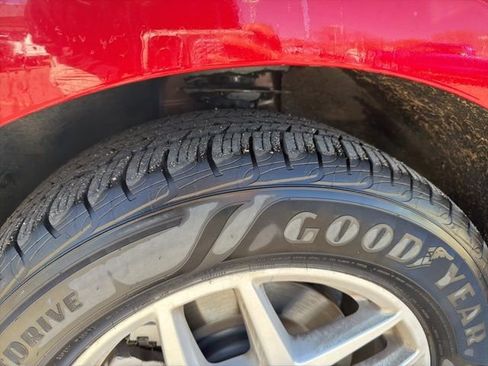 Used 2024 Ford Edge SEL image 10