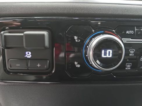 Used 2025 GMC Sierra 1500 SLT image 38