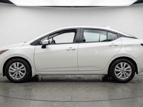 Used 2025 Nissan Versa SV FWD image 5