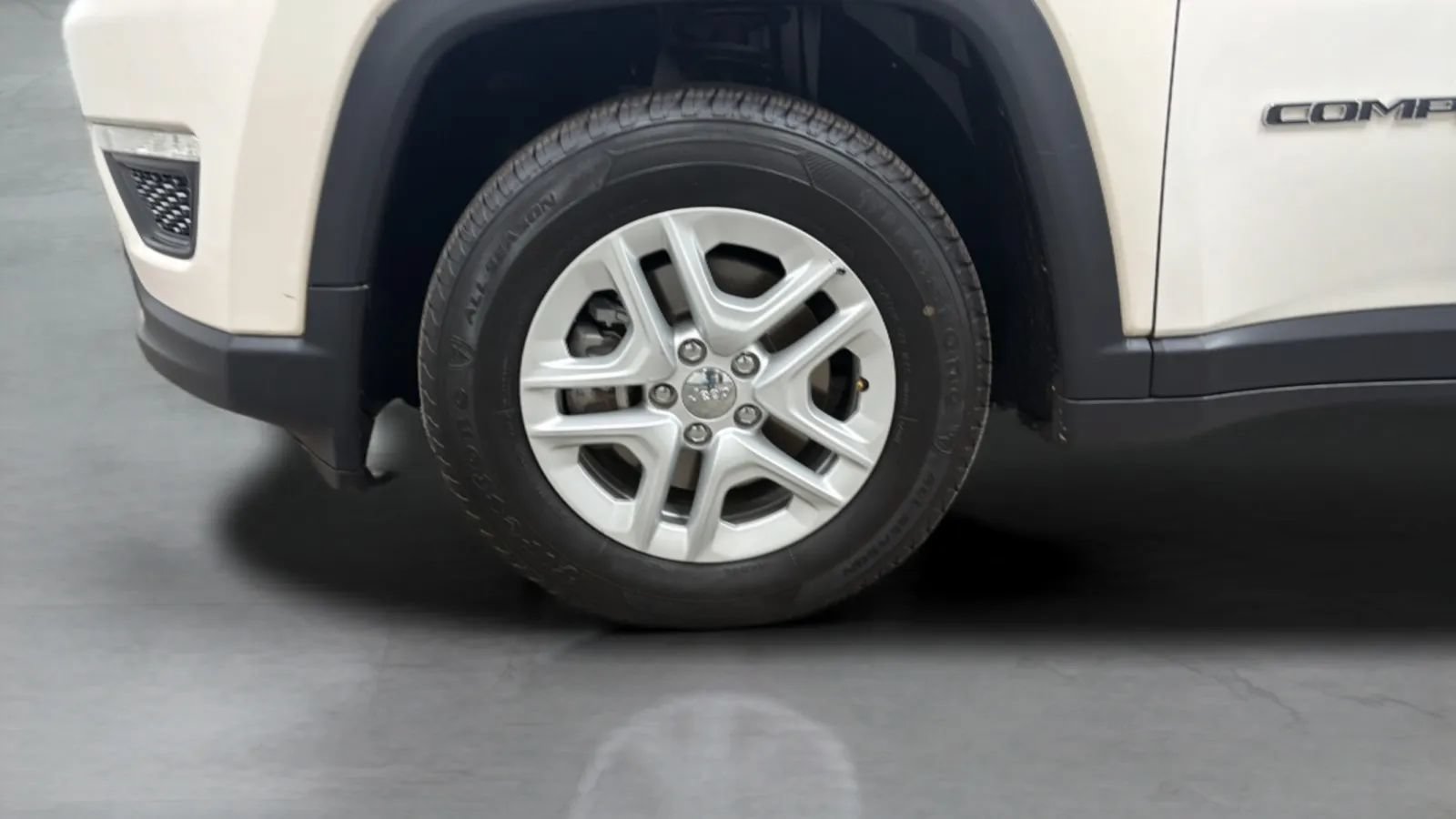 Used 2018 Jeep Compass Sport w/ Tech Group FWD image 28