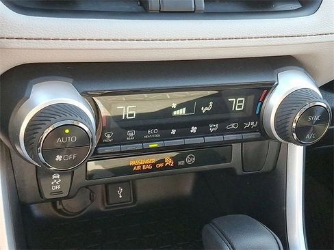 Used 2021 Toyota RAV4 XLE image 16