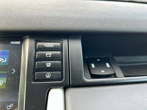 Used 2017 Land Rover Discovery Sport HSE Luxury image 31