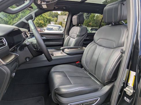 Used 2024 Jeep Grand Wagoneer L 4WD image 36