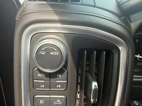 Used 2020 GMC Sierra 2500 AT4 w/ AT4 Premium Package AWD/4WD image 22