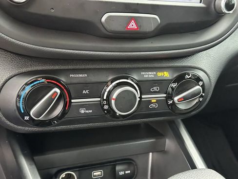 Used 2025 Kia Soul LX FWD image 18