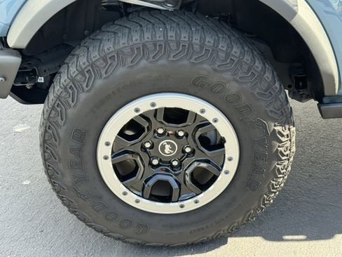 Used 2022 Ford Bronco Badlands image 15