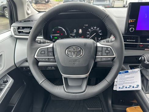 New 2026 Toyota Sienna XLE image 18
