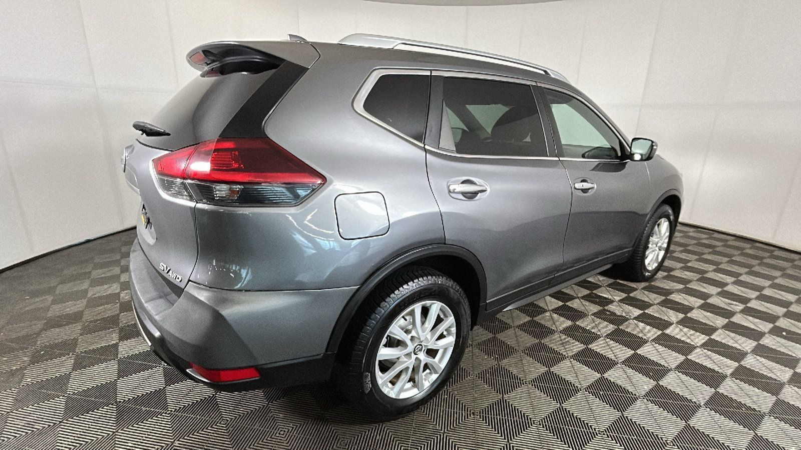 Used 2018 Nissan Rogue SV AWD/4WD image 3