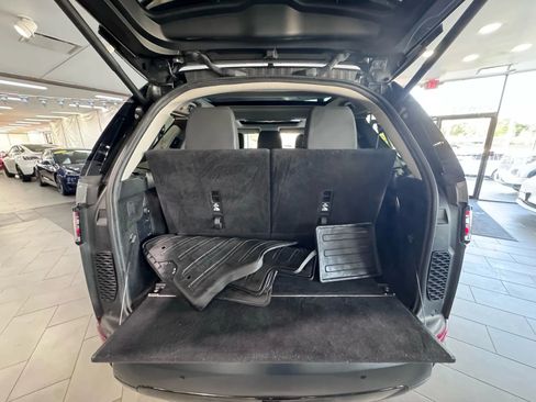 Used 2019 Land Rover Discovery HSE image 35