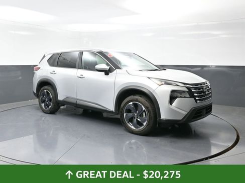 Used 2024 Nissan Rogue SV image 5