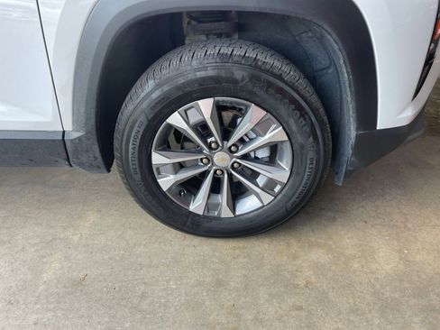 Used 2025 Chevrolet Equinox LT image 30