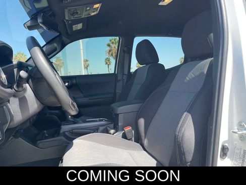 Used 2021 Toyota Tacoma TRD Off-Road w/ Technology Package AWD/4WD image 7