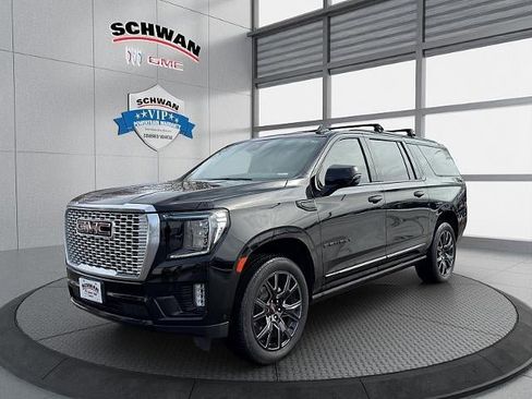 Used 2024 GMC Yukon XL Denali w/ Advanced Technology Package image 8