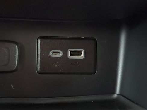 Used 2022 GMC Acadia SLE image 31