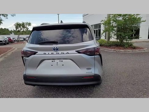 Used 2023 Toyota Sienna XLE image 26