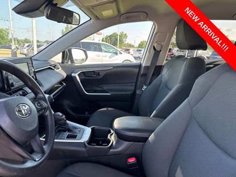 Used 2022 Toyota RAV4 LE AWD/4WD image 7