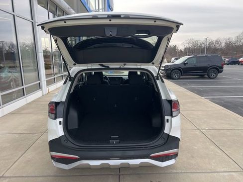 Used 2024 Kia Sportage LX image 6