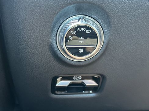 New 2025 Mercedes-Benz C 300 4MATIC Sedan image 31