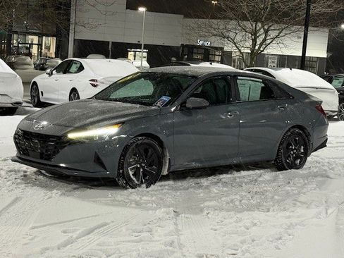 Used 2022 Hyundai Elantra SEL w/ Convenience Package image 2