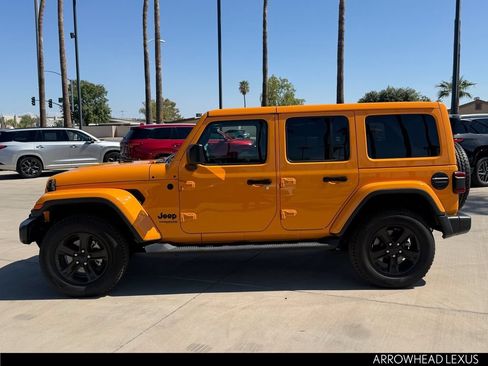 Used 2021 Jeep Wrangler Unlimited Sahara AWD/4WD image 3