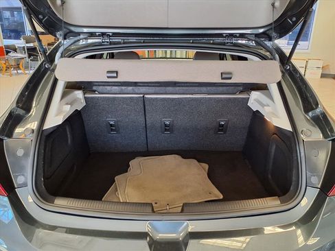 Used 2018 Chevrolet Cruze Premier image 16