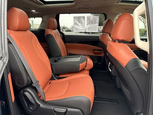 Certified 2024 Kia Carnival SX Prestige image 16