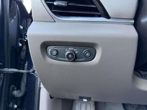 Used 2020 Chevrolet Traverse LT w/ Driver Confidence II Package AWD/4WD image 37
