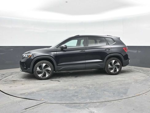 Used 2024 Volkswagen Taos SE AWD/4WD image 4