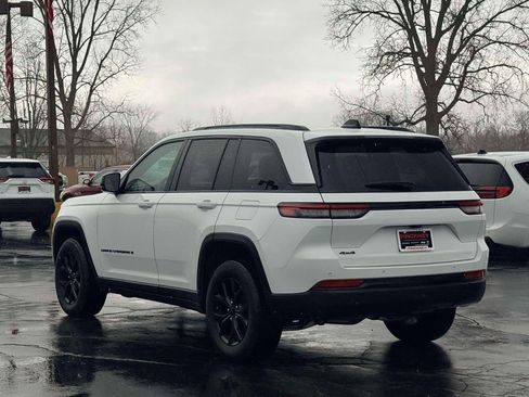 Used 2024 Jeep Grand Cherokee Altitude image 8