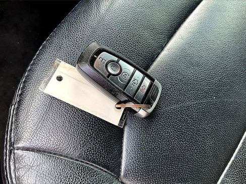 Used 2018 Ford Explorer XLT w/ Equipment Group 202A image 10