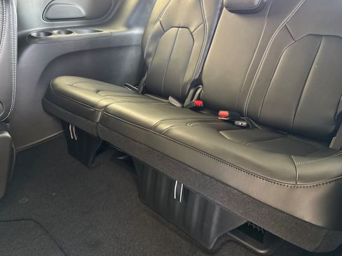 New 2026 Chrysler Pacifica Select FWD image 12