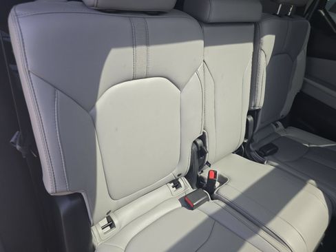 Used 2024 Honda Pilot Touring image 23