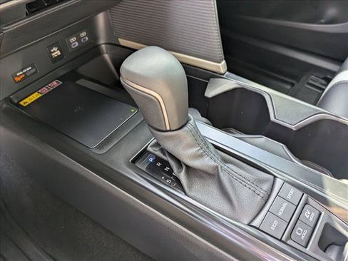 Used 2025 Toyota Camry SE FWD image 12