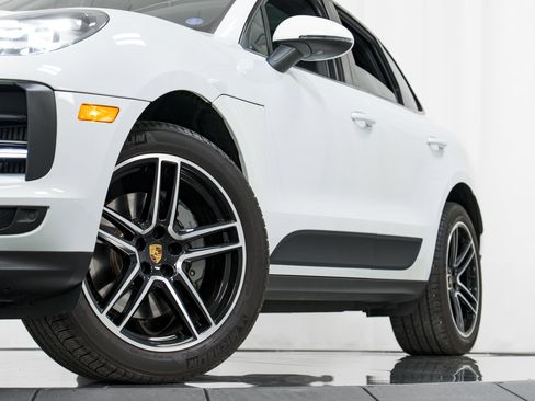 Certified 2019 Porsche Macan S image 32