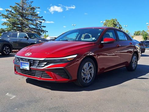 Used 2024 Hyundai Elantra SEL image 7