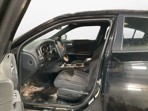 Used 2018 Dodge Charger GT image 9