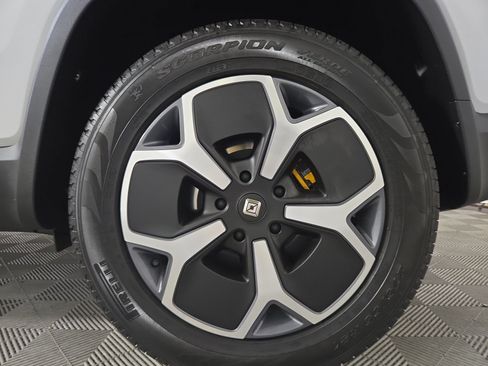 Used 2024 Rivian R1S Adventure AWD/4WD image 10