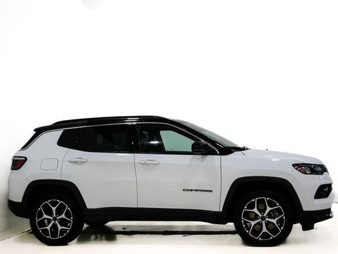Used 2025 Jeep Compass Limited image 4