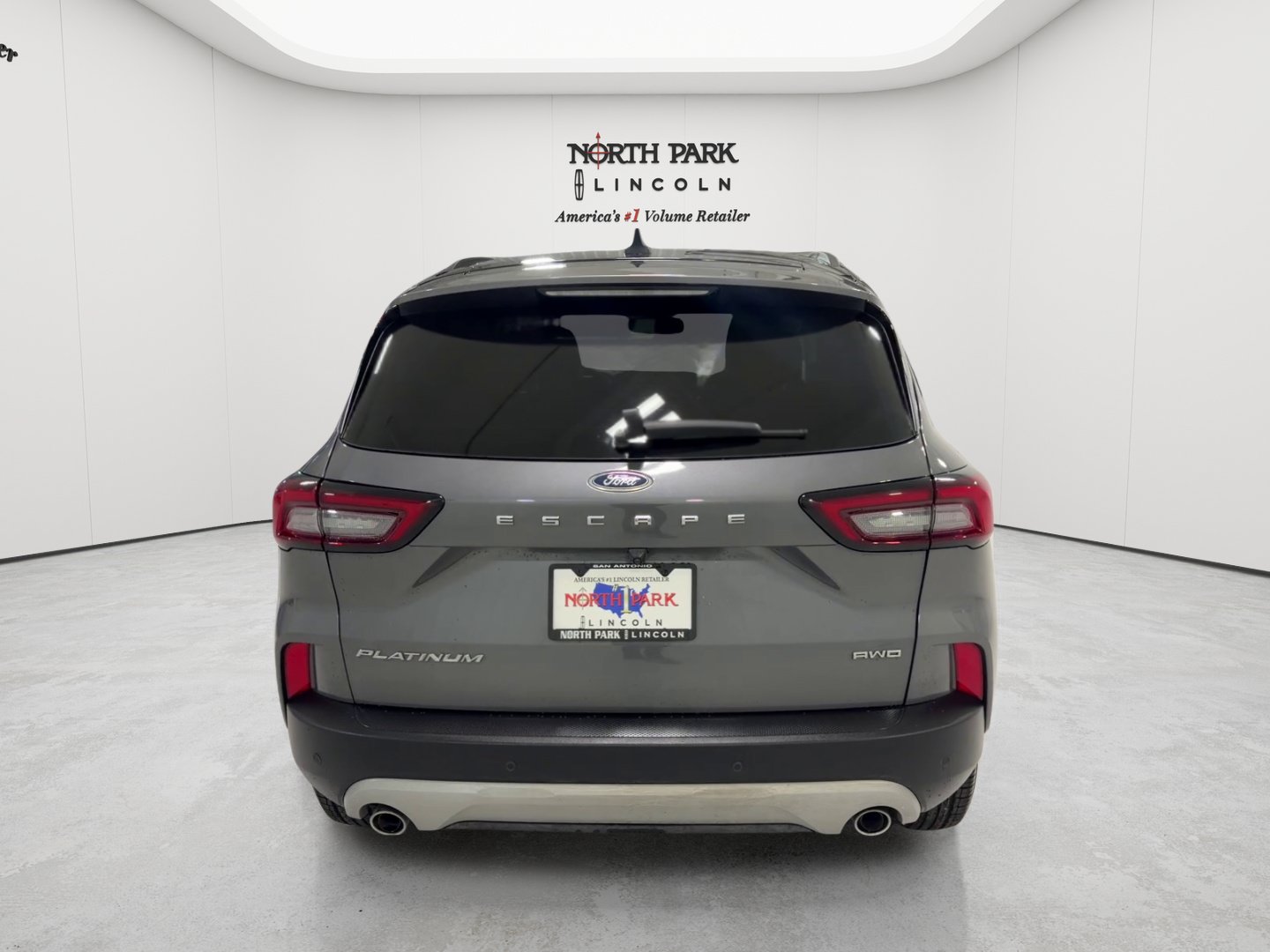 Used 2023 Ford Escape Platinum w/ Premium Technology Package AWD/4WD image 4