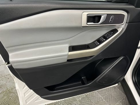 Used 2021 Ford Explorer XLT w/ Equipment Group 202A RWD image 11