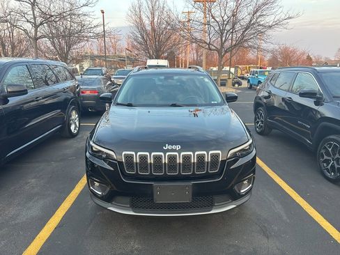 Used 2019 Jeep Cherokee Limited w/ Luxury Group image 2
